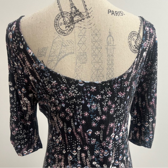 Black Floral Maternity Top! - Picture 4 of 15